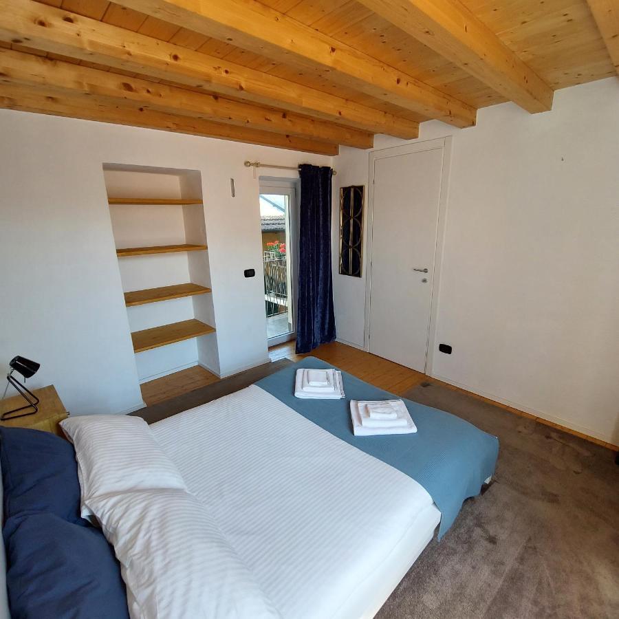 Anju D'Oro & Azzurro - Charming Apartments Lesa Esterno foto