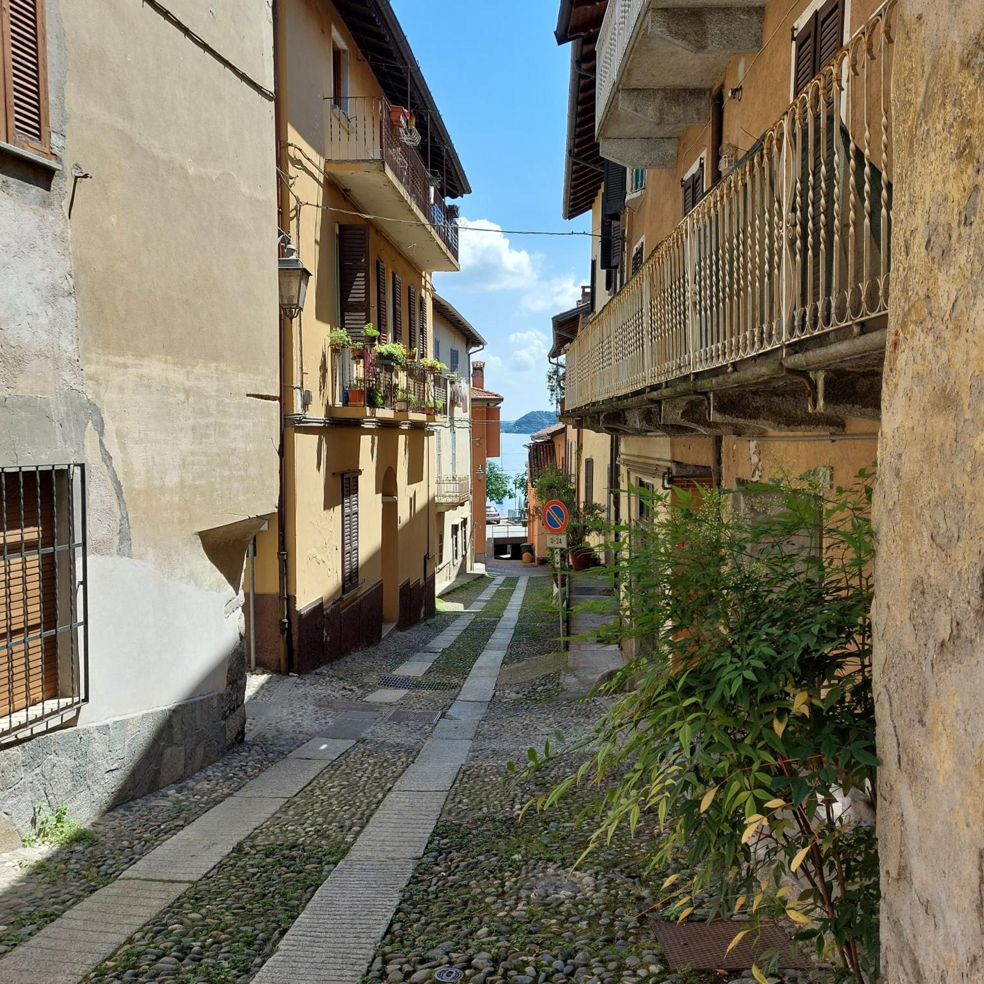 Anju D'Oro & Azzurro - Charming Apartments Lesa Esterno foto